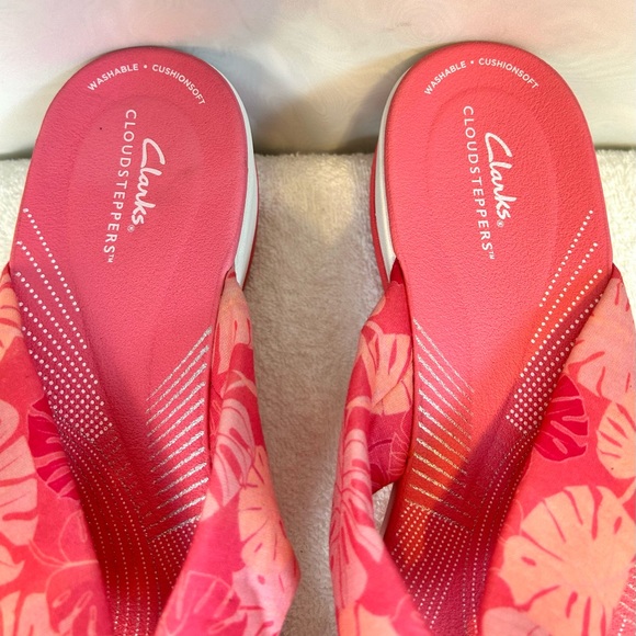 New Clarks Cloudsteppers Arla Glison Sandals Flip Flops Coral  Size 11 - Picture 3 of 10